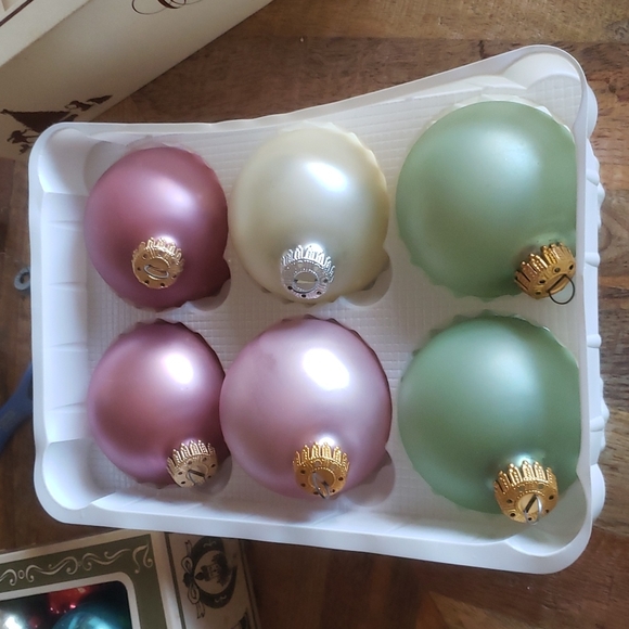 Frosted glass ball Christmas ornament bundle of 6 - Picture 1 of 10